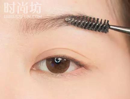 【画眼妆】画一个最基础最实用的日常妆 自然修饰又不露痕迹 【画眼妆】画一个最基础最实用的日常妆 自然修饰又不露痕迹